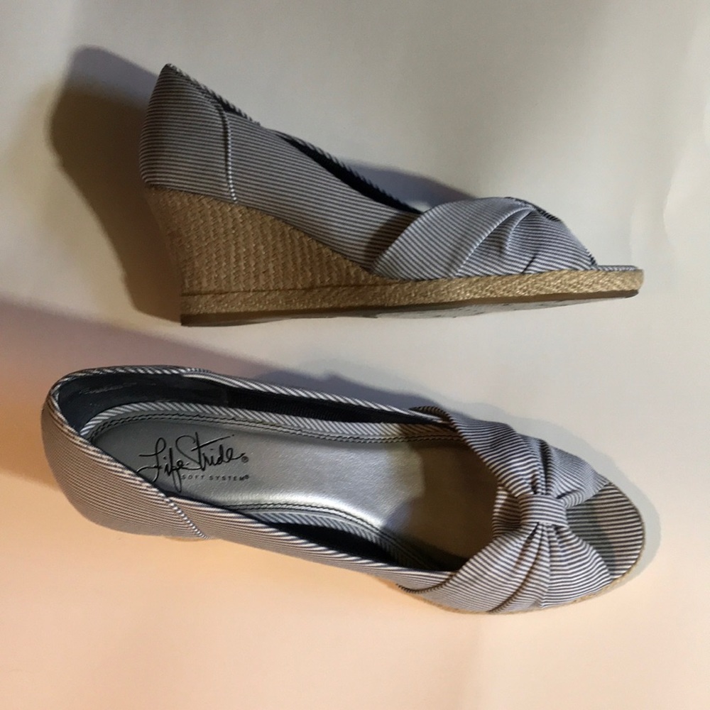 Life Stride wedges size 8m with white stripes